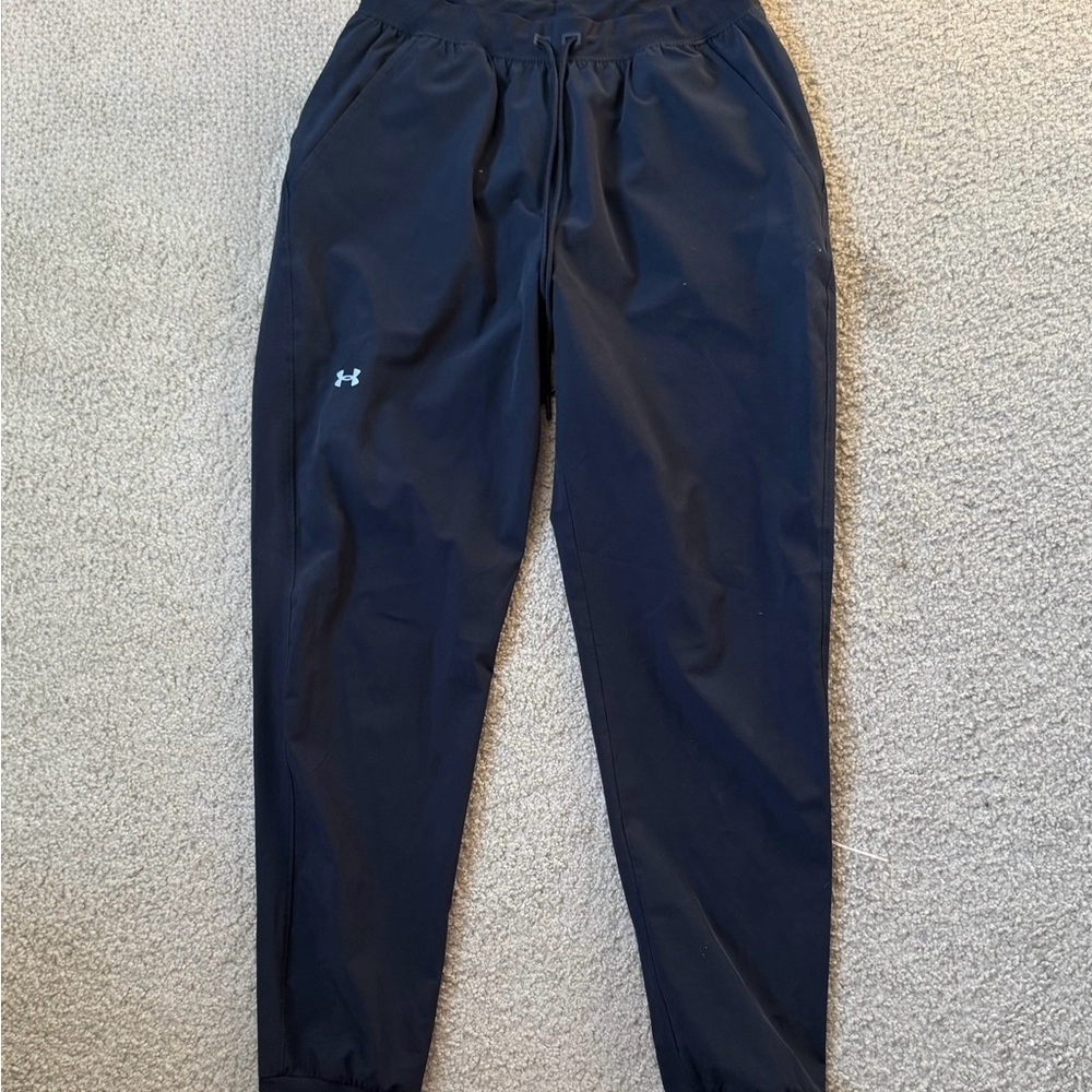 Under Woman’s black  Athletic Pants